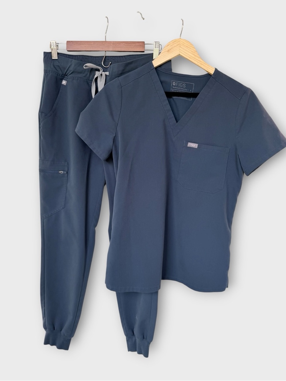Figs SET Zamora Scrub Joggers and Catarina Scrub Top in Dark Harbor size S